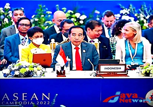 Presiden Jokowi Saat Bersama Dengan Menteri Filipina Zeanida