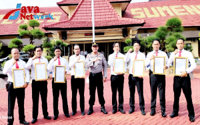 Kasat Narkoba Polres Sumenep AKP. Taufik Hidayat, S.H Bersama Anggotanya Seusai Menerima Penghargaan Dari Kapolres Sumenep