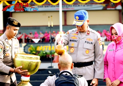Kasetukpa Brigjen Pol Mardiaz Kusin Saat Penyiraman Air Bunga