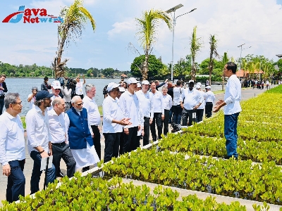 Presiden Jokowi dan Pemimpin Negara G20 Tan Pohon Mangrove di Tahura Bali