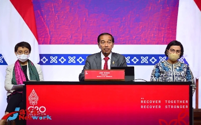 Presiden Jokowi Bersama Menlu RI dan Menkeu RI