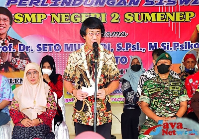 Ketua LPAI Prof. Dr. H. Seto Mulyadi, S.Psi.,M.Si Atau Dikenal Kak Seto saat Memberikan Sambutan di SMPN 2 Sumenep