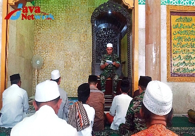 Dandim Sumenep Letkol Czi Donny Pramudya Mahardi SE Saat Menjadi Khotib Jum'at di Masjid Gema Prenduan