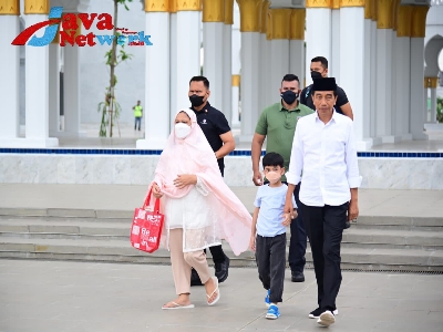 Usai Presiden Jokowi dan Ibu Iriana Bersama Cucu Sholat Dhuha di Masjid Raya Sheikh Zayed Surakarta