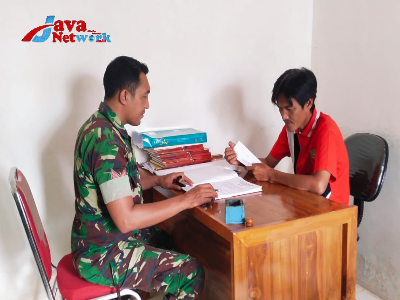 Saat Koptu Kamto Puldata Ter Di Kantor Balai Desa Tambaagung Timur Kecamatan Ambunten
