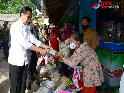 Presiden Jokowi Meninjau Lokasi Pasar Malang Jiwan Colomadu Karanganyar Jateng