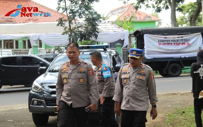 Kasetukpa Lemdiklat Polri Brigjen Mardiaz Kusin Saat Tiba Di Lokasi Gempa Bumi Cianjur