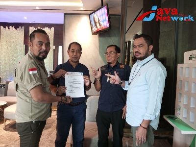 Ketum FRN Agus Flores Saat Memberikan Mandat Kepada Kepengurusan FRN Provinsi Kalteng