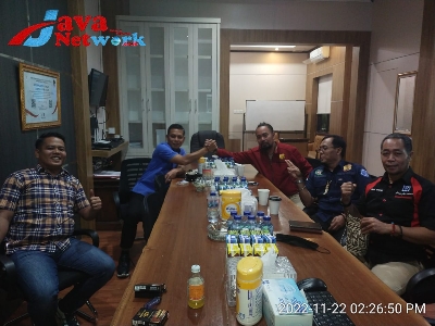 Silaturahmi Ketum FRN Agus Flores Dengan Dirkrimsus Polda Kalteng
