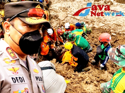 Kadiv Humas Mabes Polri Irjen Pol Dedi Prasetyo Mengatakan Penemuan Lima Jenazah Korban Gempa Bumi Cianjur