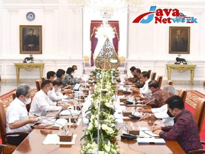 Presiden Jokowi Memimpin Rapat Terbatas Bersama Jajarannya Di Istana Negara