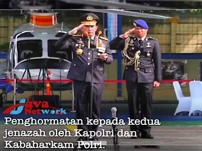 Kapolri Jenderal Polisi Drs Listyo Sigit Prabowo MSi Saat Memimpin Upacara Penerimaan Dan Pemberangkatan Jenazah