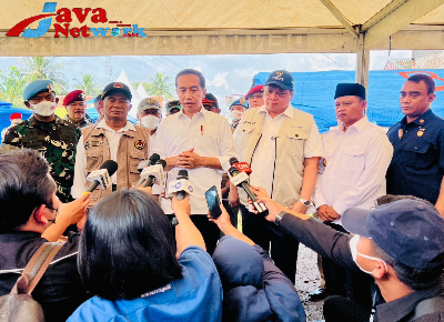 Presiden Jokowi Saat Mengunjungi Korban Gempa Cianjur