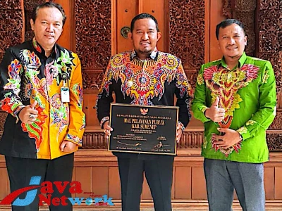 Bupati Sumenep Ra Achmad Fauzi Bersama Asisten III Dan Kepala DPMSTP Kabupaten Sumenep