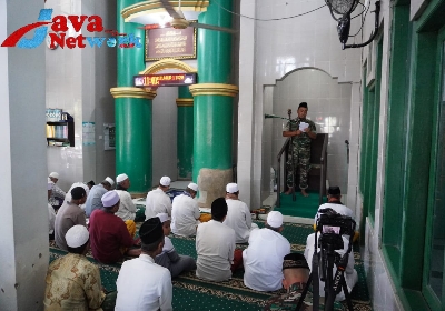 Khutbah Jum'at di Masjid Al-Muhajirin, Dandim 0827/Sumenep Ajak Seluruh Jama'ah Memakmurkan Masjid