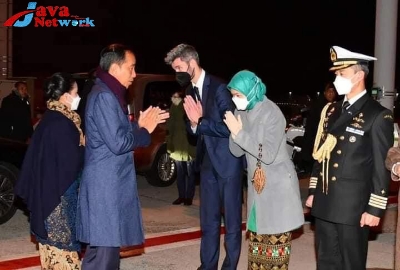 Presiden Jokowi Dan Ibu Negara Iriana Saat Bertolak Dari Pelabuhan Udara Brussels Ke Tanah Air