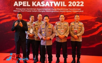Kapolri Jenderal Polisi Drs Listyo Sigit Prabowo MSi Di Didampingi PJU Mabes Polri Saat Memberikan Arahan Kepada Kasatwil