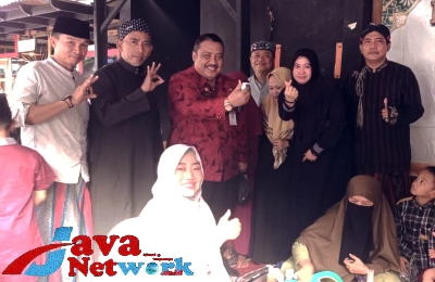 Kadinsos P3A Kabupaten Sumenep Drs Achmad Zulkarnain MH Saat Menghadiri Acara Khidmat 11 Khirata Foundation