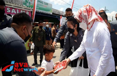 Ibu Negara Iriana Saat Berada Di Pasar Rejoso Nganjuk Jatim