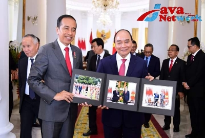 Presiden Jokowi Dan Presiden Vietnam