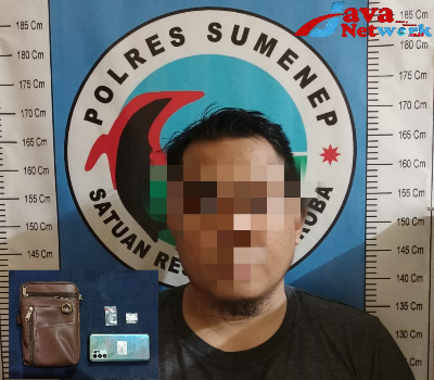 Pelaku Inisial MJH Beserta Barang Bukti Saat Ditangkap Satresnarkoba Polres Sumenep