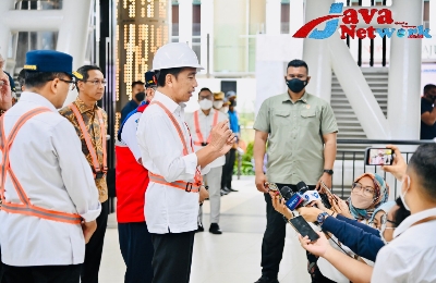 Presiden Jokowi Saat Menjajal Kereta Api Cepat dan Tanpa Masinis