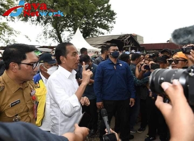 Presiden Jokowi Memberikan Kuis Berhadiah Bagi Para Petani Di Sumedang Jabar