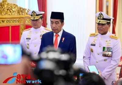 Presiden Jokowi Saat Melantik Laksmana Madya Muhammad Ali Sebagai KSAL