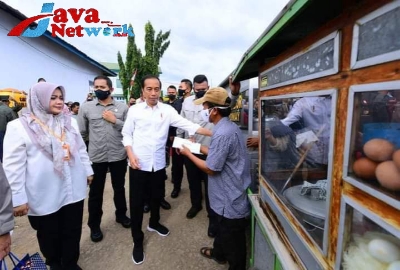 Presiden Jokowi Meninjau Pasar Sila Di Kabupaten Bima NTB