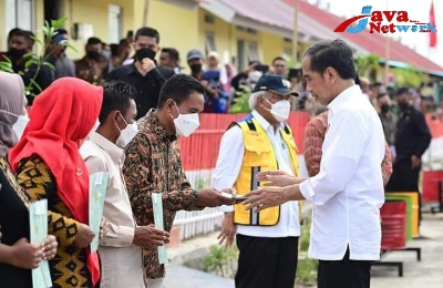 Presiden Jokowi Resmikan Huntap Pascabencana Seroja di Provinsi NTB