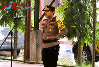 Kapolres Sumenep AKBP Edo Satya Kentriko SH SIK MH Saat Memimpin Upacara Kenaikan Pangkat Anggota Polres Sumenep 