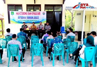 Babinsa Koramil 0827/17 Dungkek Serda Sugeng Monitoring Dan Evaluasi APBDes