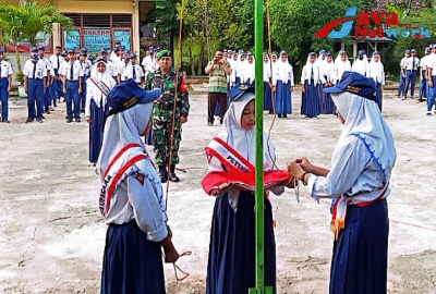 Pimpin Upacara di SMPN 2 Kalianget, Babinsa Minta Siswa Tingkatkan Disipilin Dan Jauhi Narkoba