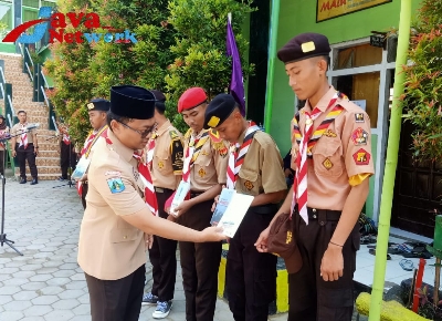 Waka Kwarda Pramuka Jatim Dr. Zamzani Sabiq Hamid, M.Psi Membuka Lomba Pramuka se-Madura