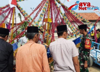 Babinsa Hadiri Ritual “Rokat Dhisa” Ikhtiar Keselamatan Nelayan Pinggir Papas