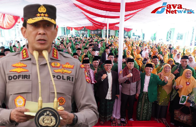 Kabaintelkam Mabes Polri Komjen Pol Drs. H. Ahmad Dofiri, M.Si Saat Menghadiri Milad PUI ke-105