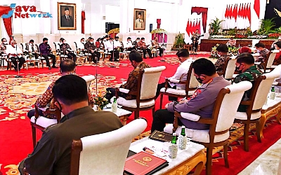 Pimpin Sidang Kabinet, Presiden : Respons Perubahan Dunia Secara Cepat