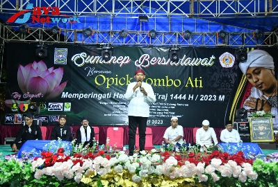 Bupati Sumenep Ra Achmad Fauzi SH MH Saat Memberikan Sambutan Pada Acara Sumenep Bersholawat