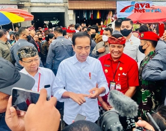 Presiden Jokowi mengunjungi Pasar Baturiti di Tabanan, Bali, Kamis (02/02/2023). (Foto: BPMI Setpres)