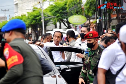 Presiden Jokowi meninjau Pasar Anyar Singaraja, Buleleng, Bali, Kamis (02/02/2023). (Foto: Humas Setkab)