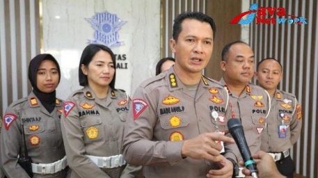 Kabag TIK Korlantas Polri Kombespol I Made Agus Prasatya Saat Memberikan Keterangan Pers