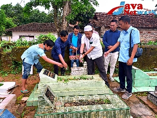 Hari Pers Nasional PWI Ziarah Kubur Ke Tokoh PWI