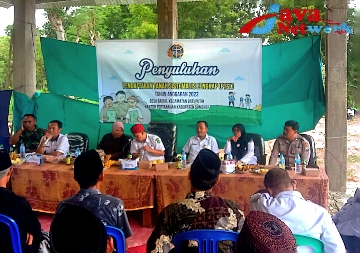 Babinsa Koramil 0827/15 Batuputih Serka Muzanni Saat Menghadiri Penyuluhan PTSL Tahun Anggaran 2023