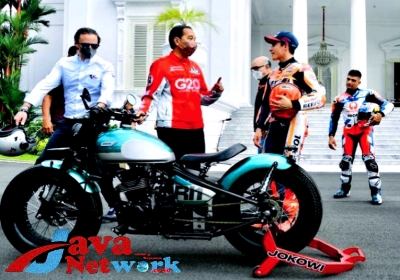 Presiden Jokowi Dikukuhkan Sebagai Bapak Otomotif Indonesia