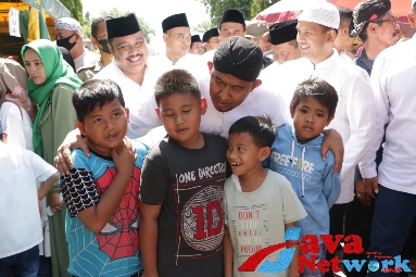 Bupati Ra Fauzi Saat Ajak Belanja Anak Yatim Di UMKM