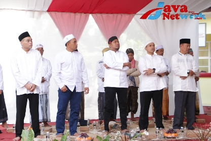 Dandim 0827/Sumenep Letkol Czi Donny Pramudya Mahardi SE MSi Saat Menghadiri Isra' Mi'raj dan Festival Kreasi Anak Yatim
