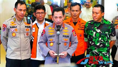 Kapolri Jenderal Polisi Drs Listyo Sigit Prabowo MSi Saat Memberikan Keterangan Pers