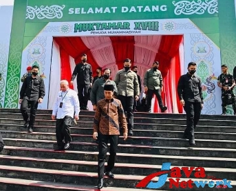 Presiden Jokowi Saat Menghadiri Muktamar keXVIII PP Muhammadiyah di Balikpapan Banda Timur