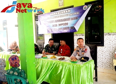 Danramil 0827/14 Batang-Batang Kawal Penyaluran BLT Dana Desa di Desa Dapenda