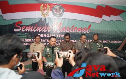Kasad Jenderal TNI Dudung Abdurachman Saat Memberikan Sambutan di Universitas Jenderal Ahmad Yani